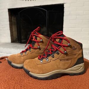 Columbia Newton Ridge hiking boots